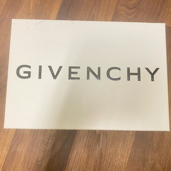 AUTHENTIC Givenchy Sneakers - Picture 7 of 7